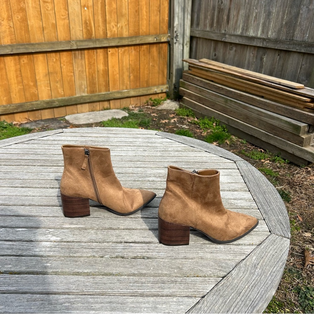 Linea Paolo Sadie Block Heel‎ Bootie size 9.5